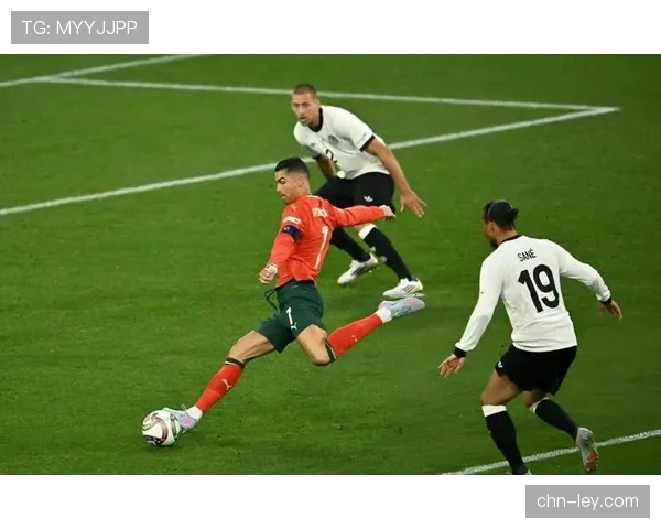 法甲场均观众增加8000人，五家俱乐部场均超3.5万